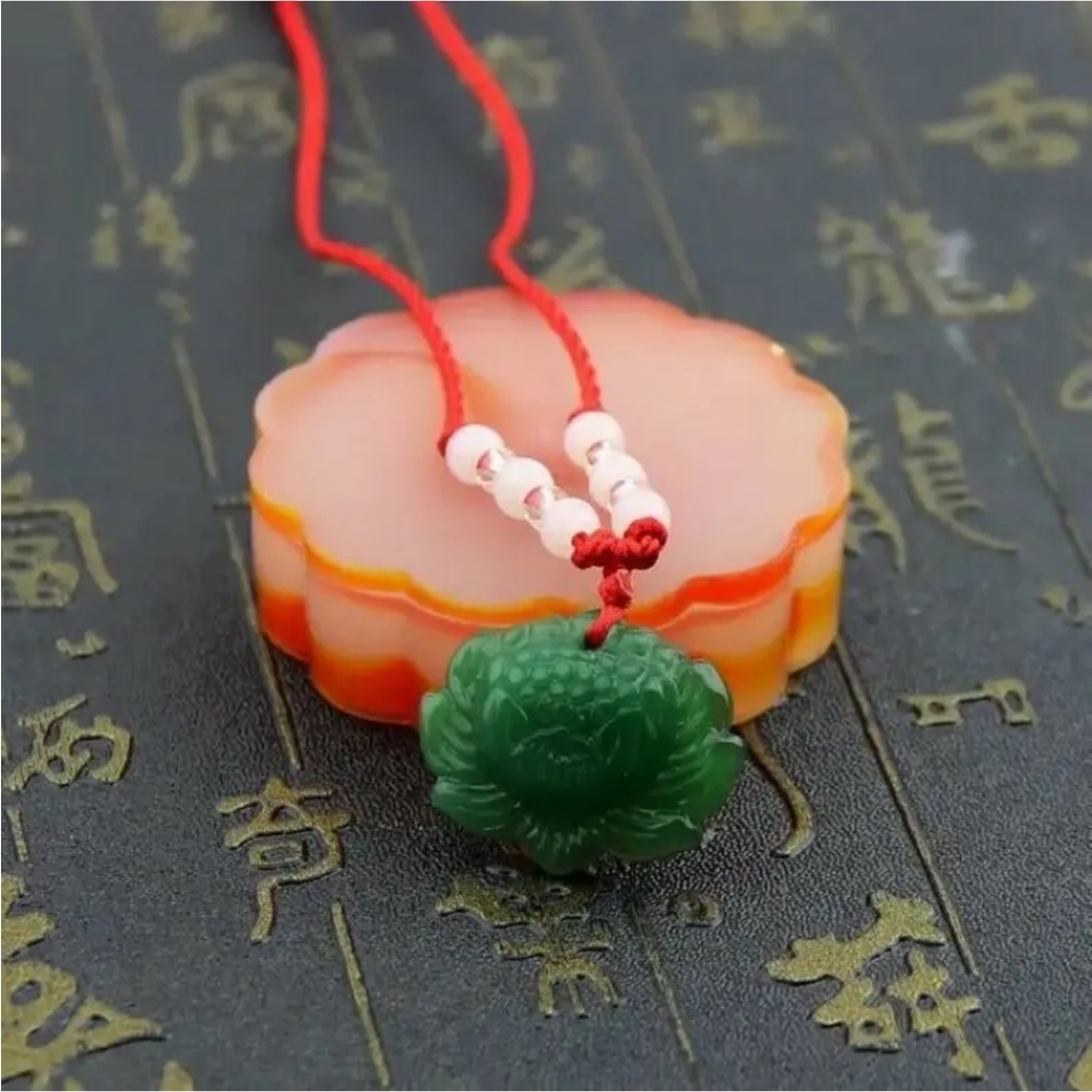 Carved jade GOOD LUCK lotus or Quan Yen necklaces - Picture 4 of 6